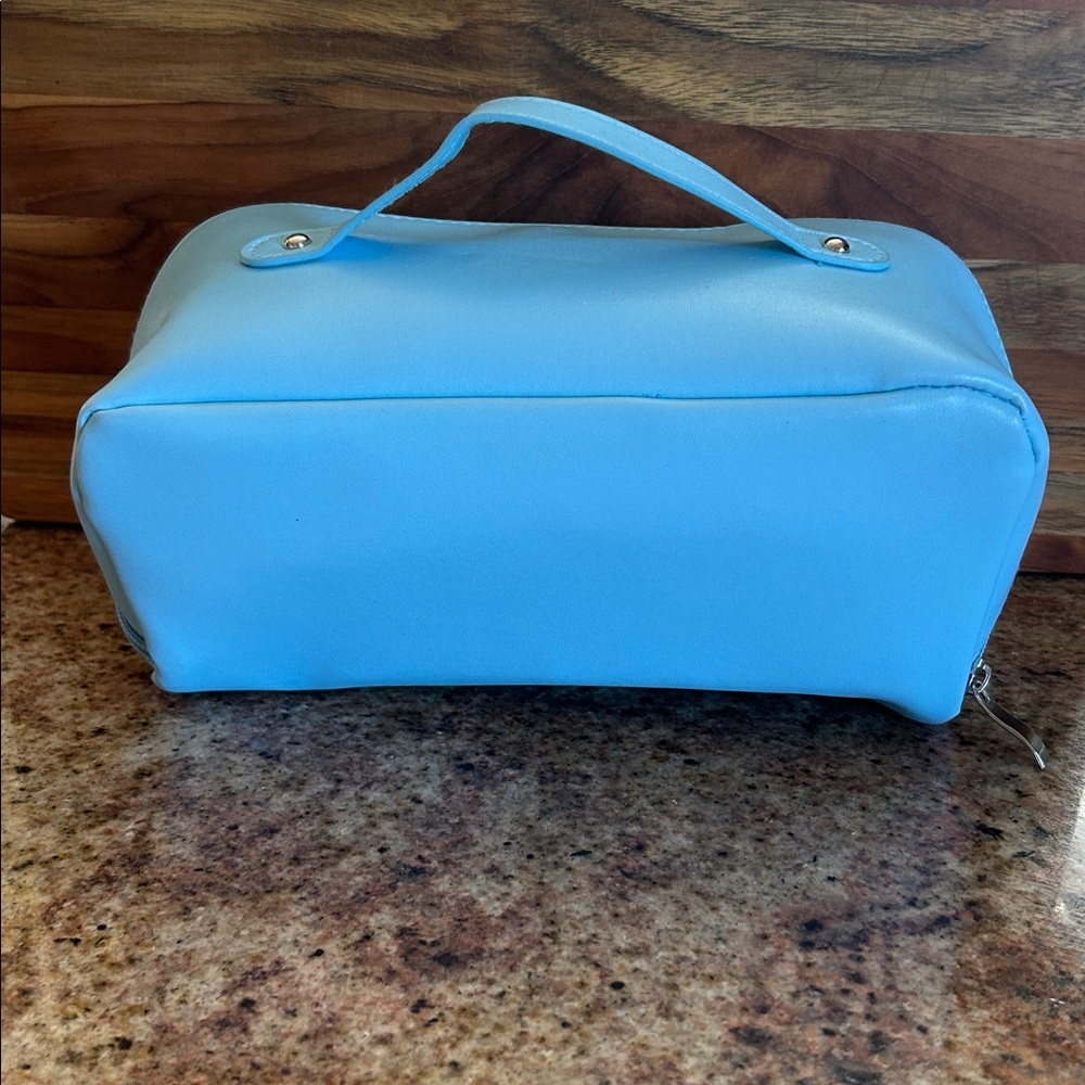 Disney Blue Cosmetic Bag with Stitch Design new - Picture 2 of 3